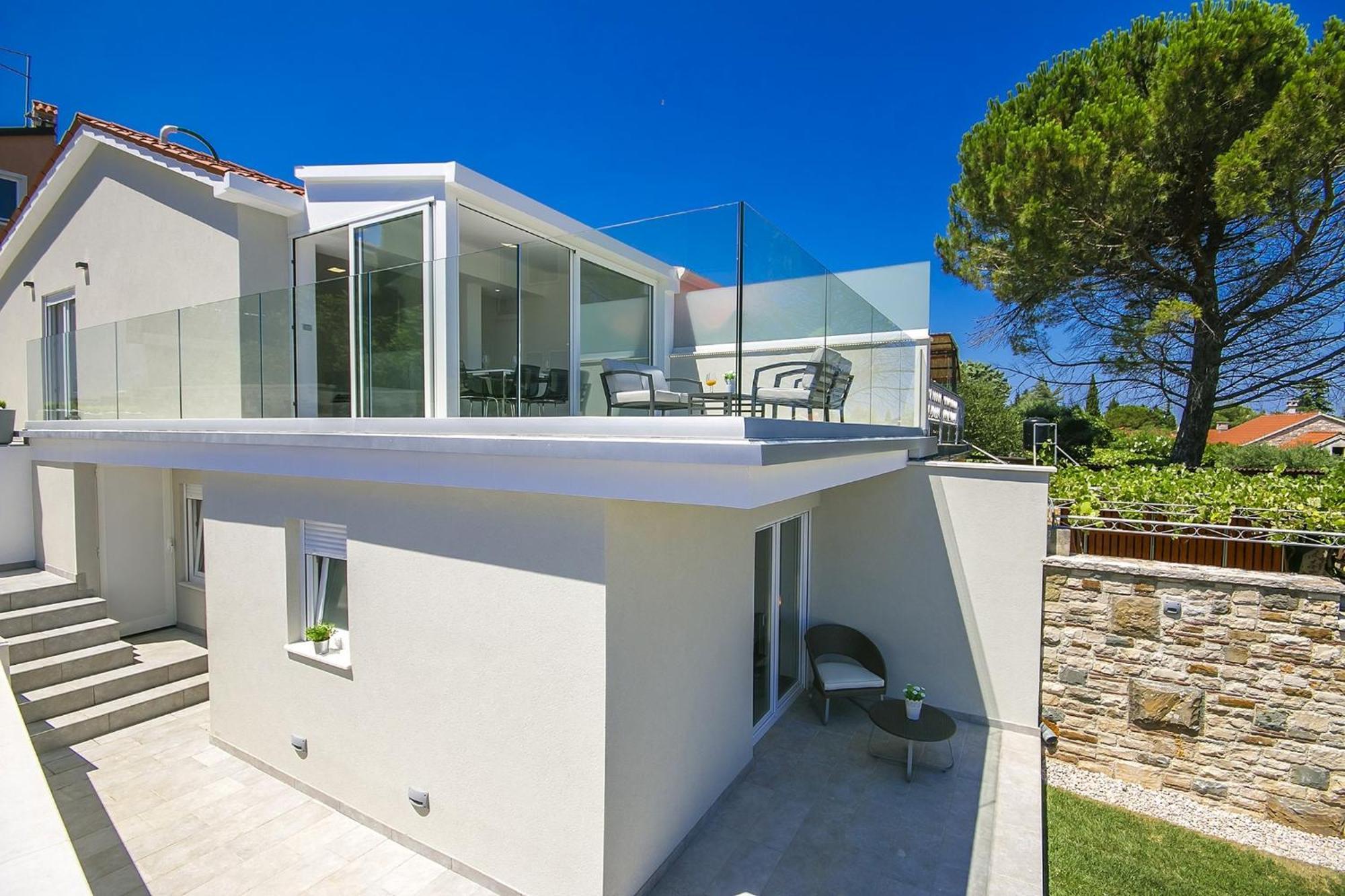 Aurora Villa *