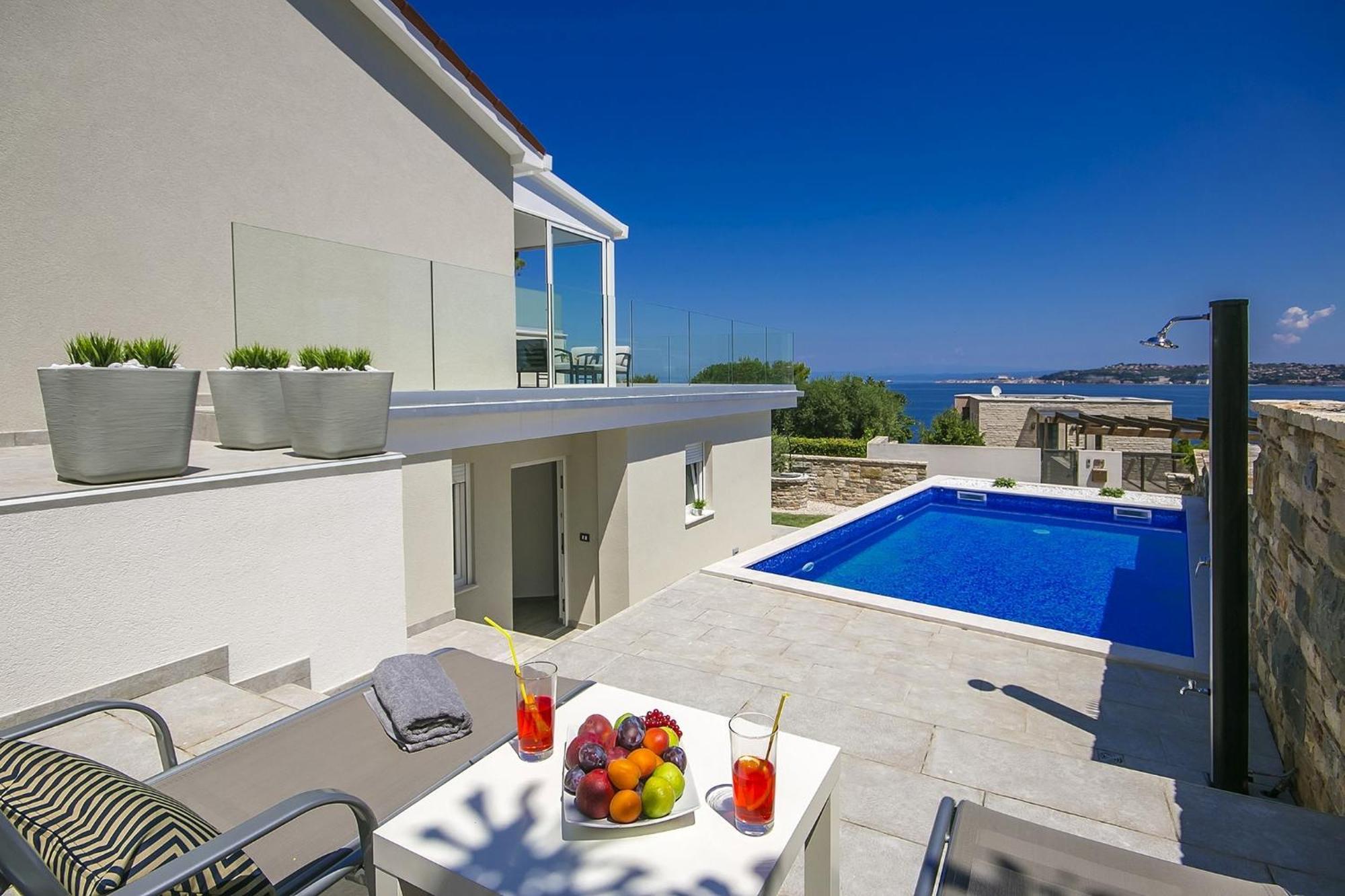 Aurora Villa *