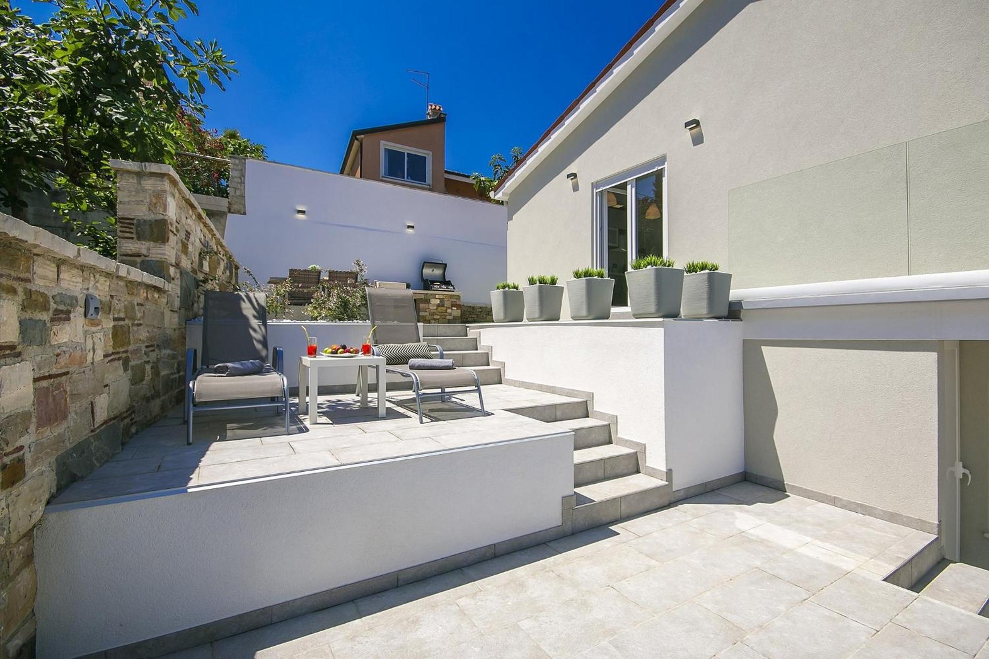 Aurora Villa
