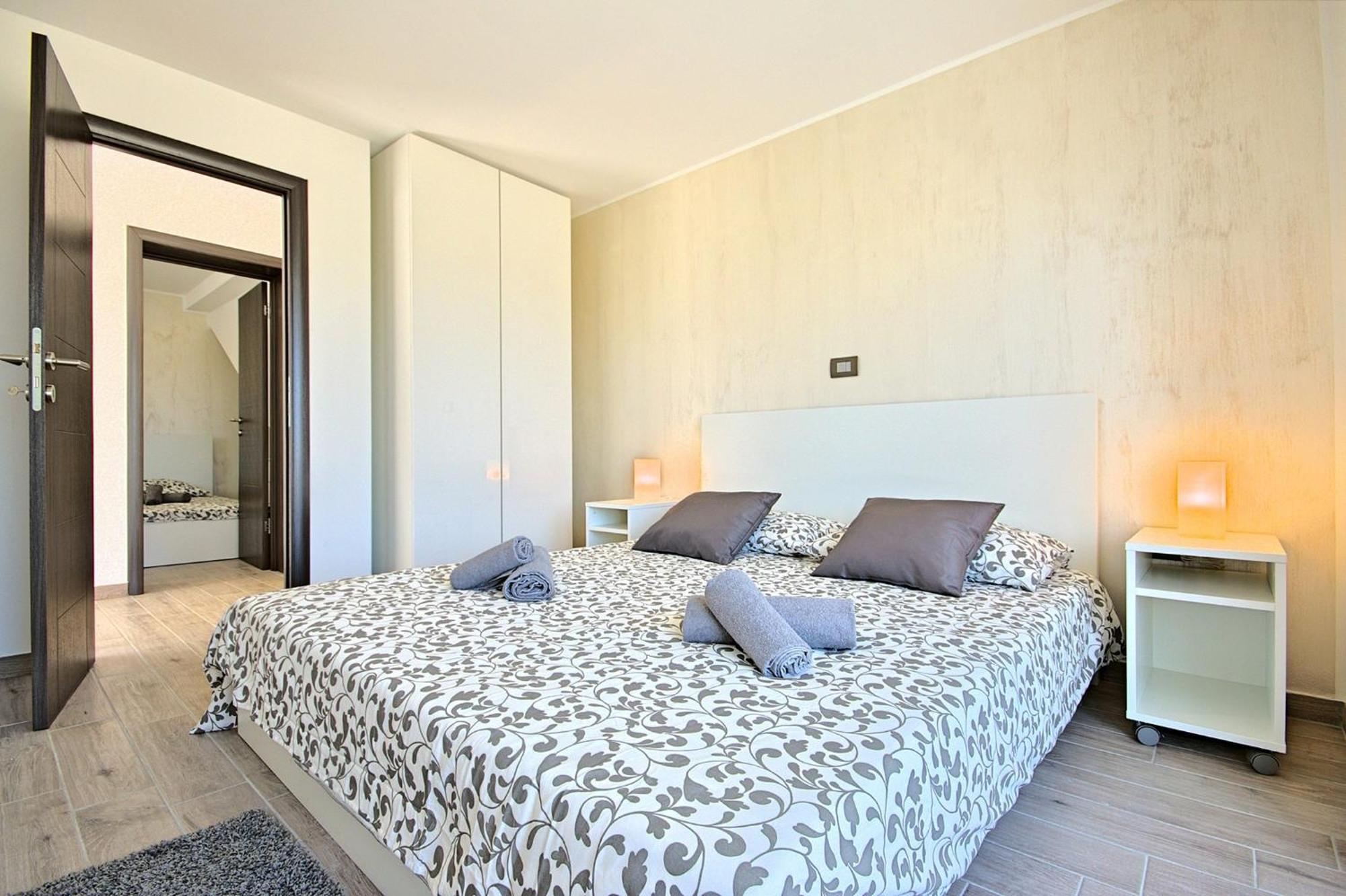 Aurora Villa *